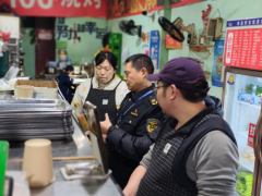 <b>沉庆綦江夜查烧烤档守护“炊火气”</b>